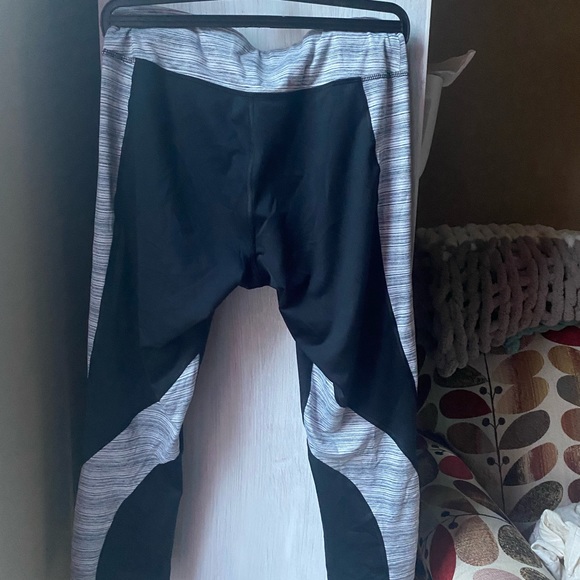 Champion yoga capris - Picture 3 of 3